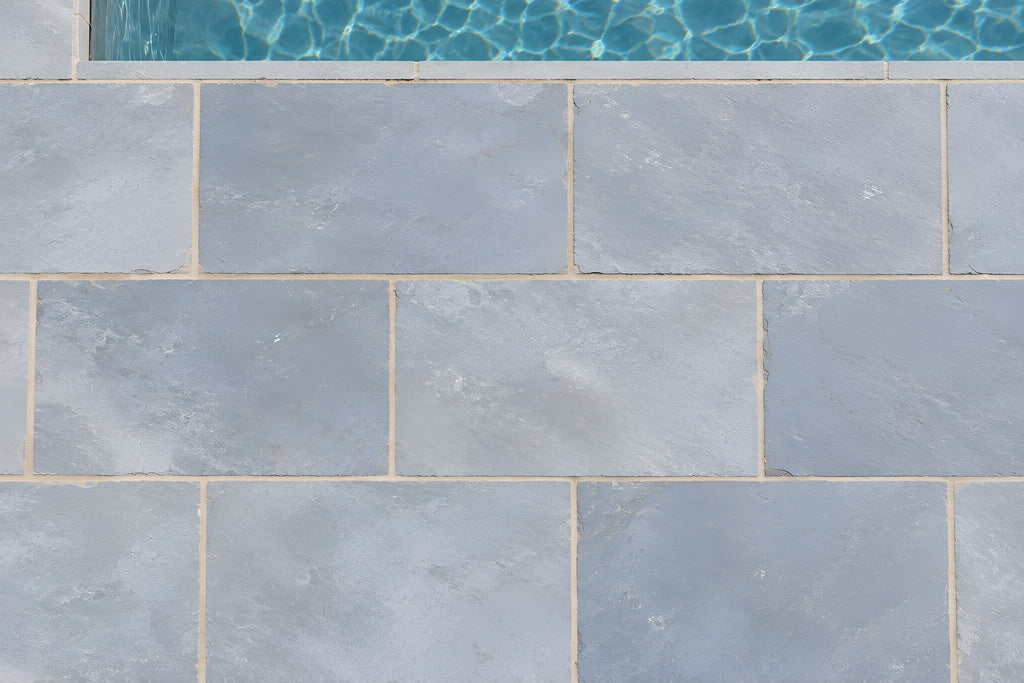Dalay Blue Riven Outdoor Limestone – Draufsicht auf Format, Verlegemuster und Fugen