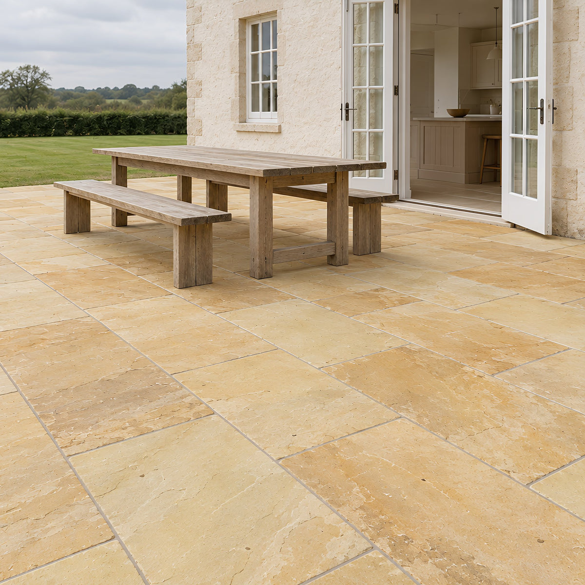 Gold Riven Outdoor Sandstone – Terrasse eines Landhauses