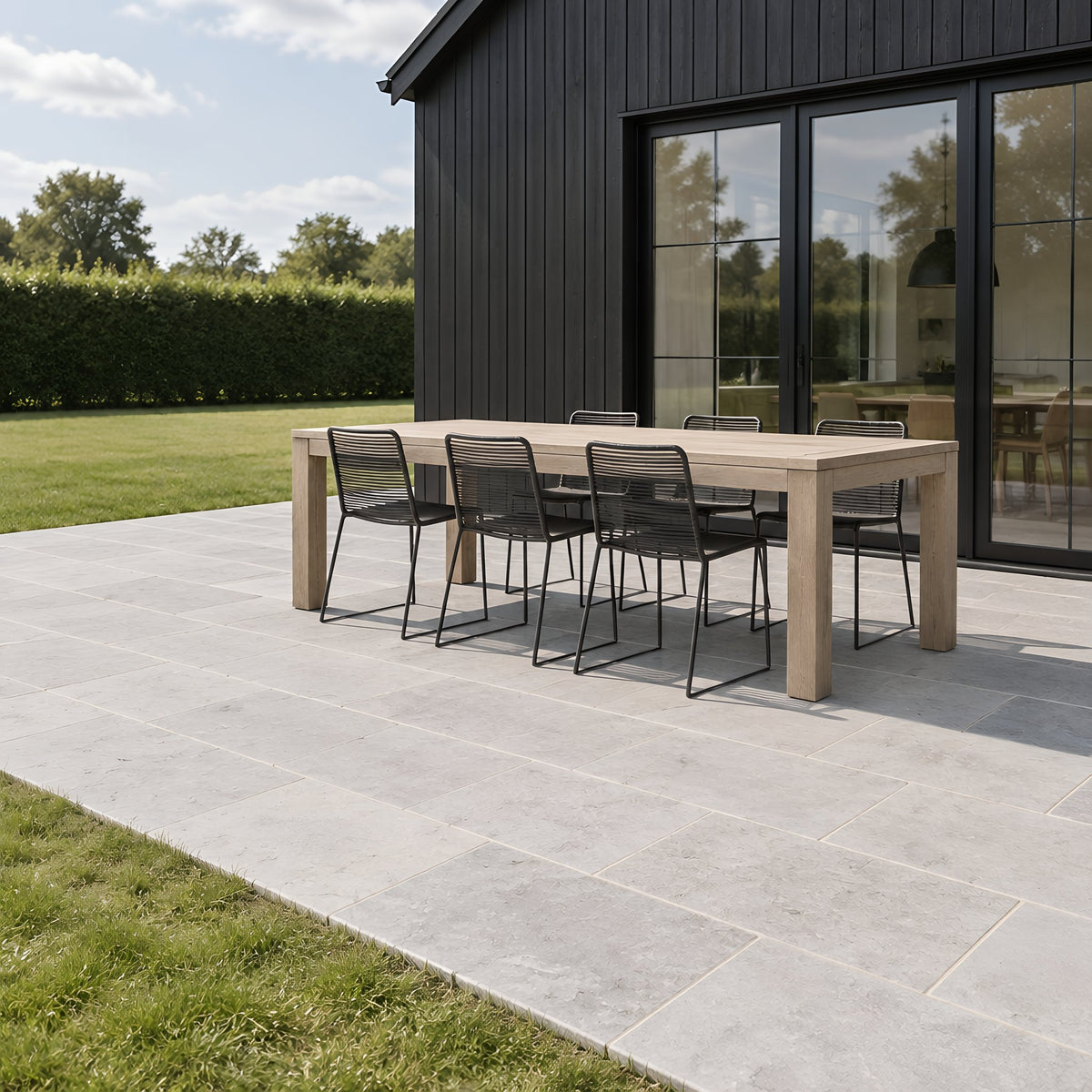 Milan Tumbled Outdoor Limestone – Terrasse am Wohnhaus